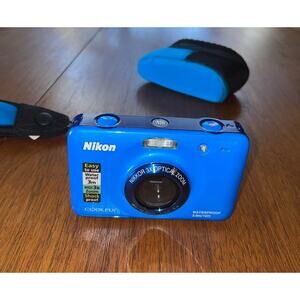 Nikon Coolpix s30 Waterproof Shock Proof Camera Blue Floaty Strap Case LIKE NEW